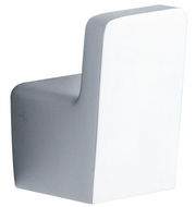 Cabide Faneco Sydney em plástico branco, com cabideiro resistente para roupas e acessórios, imagem mostrando o produto em detalhe