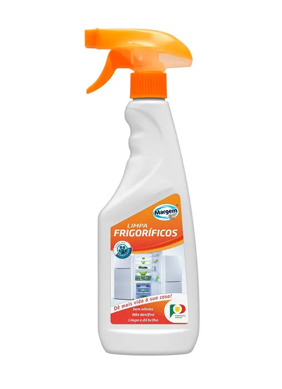 Produto Limpa Frigoríficos Pinto & Coelho, frasco de 500ml, com líquido transparente para limpeza de geladeiras e freezers.