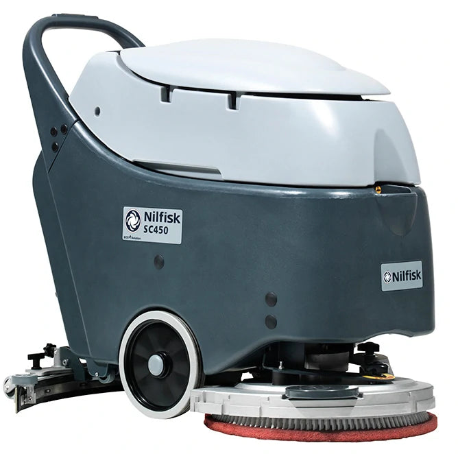 Lavadora de pavimentos Nilfisk SC450 B Completa com bateria de 105Ah Gel, vista frontal com detalhes da máquina.