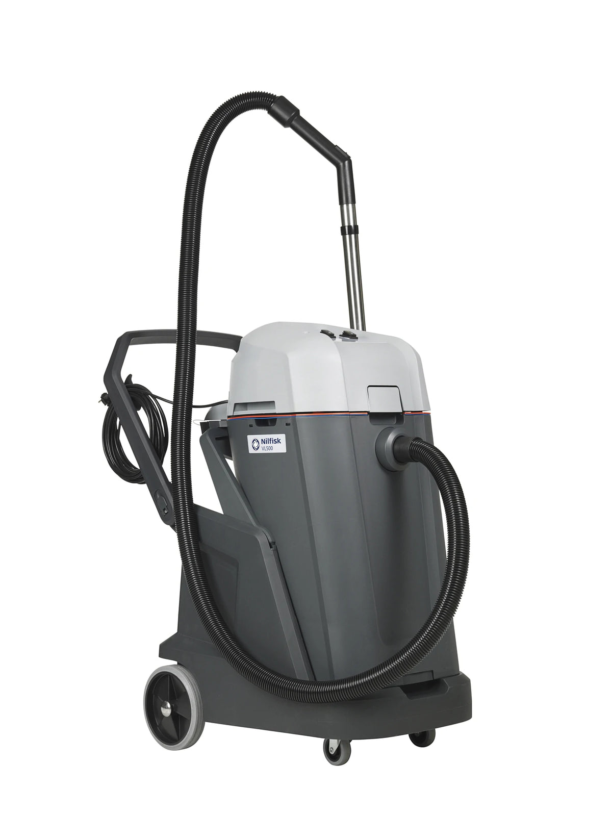 Aspirador Nilfisk VL500 55-2 Básico para água e pó, com corpo compacto e acessórios, em uso na limpeza doméstica.