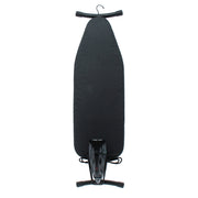 Tábua de engomar JVD Swivel com capa preta, ideal para engomadoria de hotel, superfície resistente e prática para passar roupas.