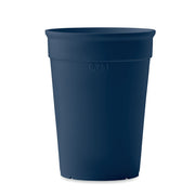 Copo azul de plástico PP de 240 ml da Pinto & Coelho, aberto, com tampa exposta, ideal para bebidas e uso diário.