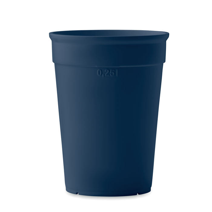 Copo azul de plástico PP de 240 ml da Pinto & Coelho, aberto, com tampa exposta, ideal para bebidas e uso diário.