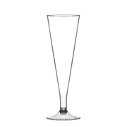 Copo flute em PS transparente 100 ml sobre fundo branco